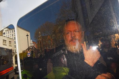 El fundador de WikiLeaks, Julian Assange, a su llegada este jueves a...