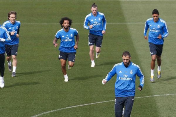 Los jugadores del Real Madrid antes del partido con el Legans
