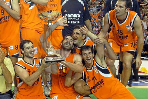 Primera Eurocup lograda ante el Novo Mesto (2003) en Valencia.