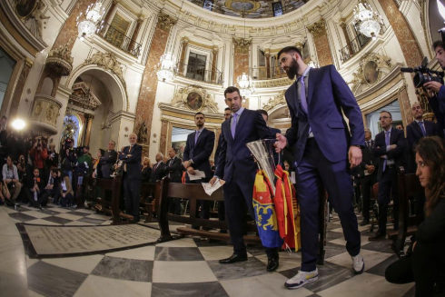 El Valencia Basquet celebra el titulo de la Eurocup 2019 con sus aficionados, acudiendo a la baslica, Palau y Ayuntamiento.