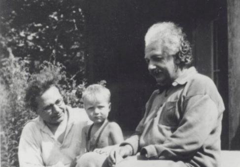 Albert Einstein junto a su nieto Bernhard, hijo de Hans Albert.