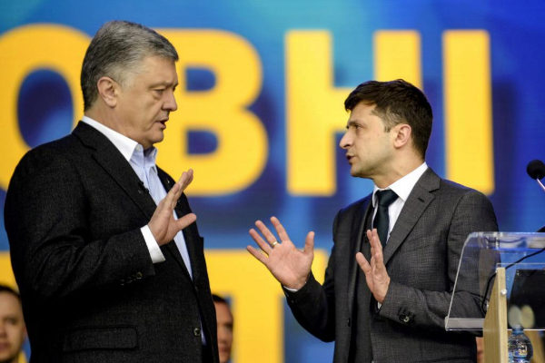 El presidente Poroshenko habla con el todavía candidato Zelensky
