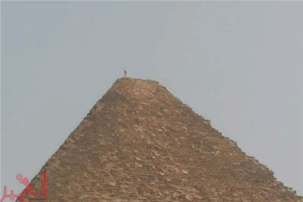 Las cmaras captaron la escalada de este joven egipcio.