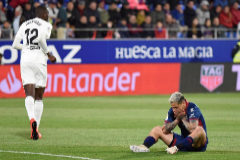 Goleada del Valencia que enva al Huesca a Segunda