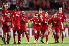 Los futbolistas del Liverpool celebran la Champions de 2005