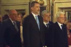 Felipe VI y Don Juan Carlos, recibidos en Italia con el himno espaol con la letra de Pemn