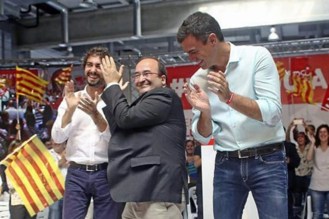Miquel Iceta baila junto a Pedro Snchez en la campaa de 2015.