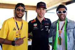 Un 'clsico' en Montmel: Neymar y Alves, con Red Bull; Arbeloa, con McLaren