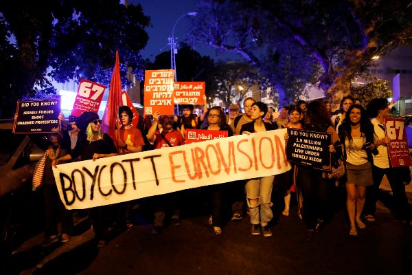 Varios manifestantes contra la poltica de Israel con Gaza piden boicot al Festival .