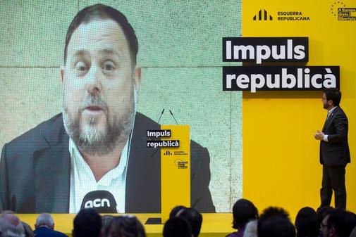 Imagen de Oriol Junqueras, diputado electo de ERC, proyectada en un...