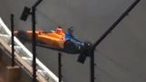 Primer gran susto de Fernando Alonso contra los muros de Indianpolis