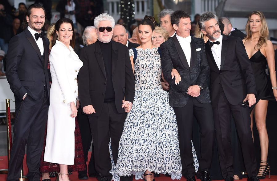 El elenco de 'Dolor y gloria' en la alfombra roja de Cannes.