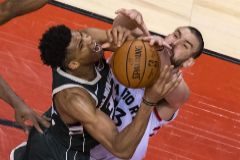 WTX21. Toronto (Canada).- Milwaukee Bucks forward Giannis Antetokounmpo (L) of Greece is stopped at the basket by Toronto Raptors center <HIT>Marc</HIT> <HIT>Gasol</HIT> (R) of Spain in the fourth quarter of the NBA Eastern Conference Finals Game 3 basketball game between the Toronto Raptors and Milwaukee Bucks at Scotiabank Arena in Toronto, Canada, 19 May 2019. (Baloncesto, Grecia, Espaa) EPA/ SHUTTERSTOCK OUT
