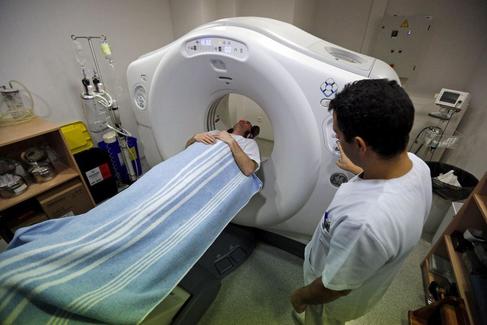 Un paciente hacindose una tomografa computerizada de alta definicin en Valencia