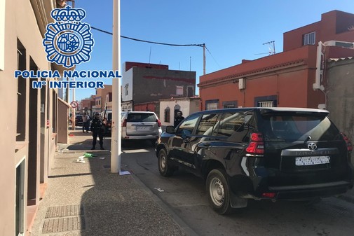 Agentes de la Polica Nacional en la la barriada de La Atunara, la...