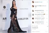 Adriana Lima derrocha sensualidad con un vestido negro de transparencias