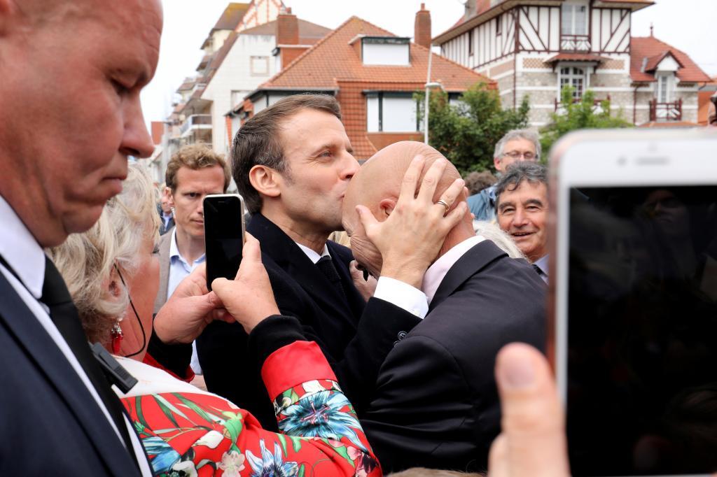 El presidente francs, Emmanuel Macron, ha acudido a votar a un...