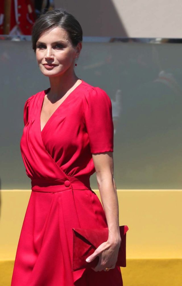 Letizia estrena vestido rojo de Cherubina en Sevilla | Moda | EL MUNDO