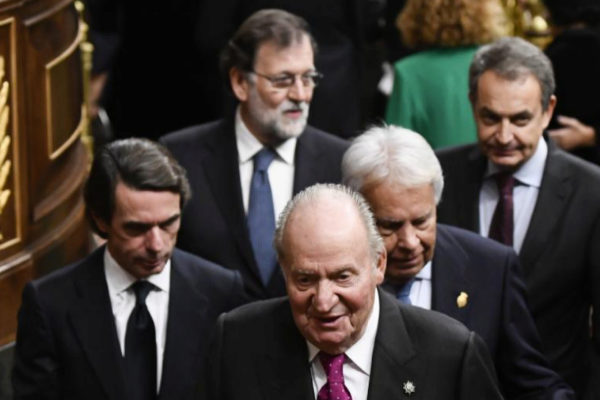 El Rey y los ex presidentes Aznar, Gonzlez, Rajoy y Zapatero, en el...
