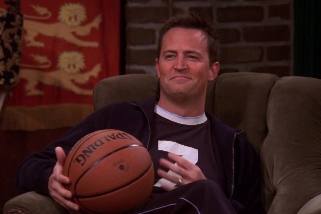 Chandler Bing (Matthew Perry) en un episodio de Friends. El actor ha...