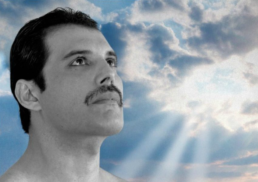 El cantante Freddie Mercury en la portada de la versin indita Time...