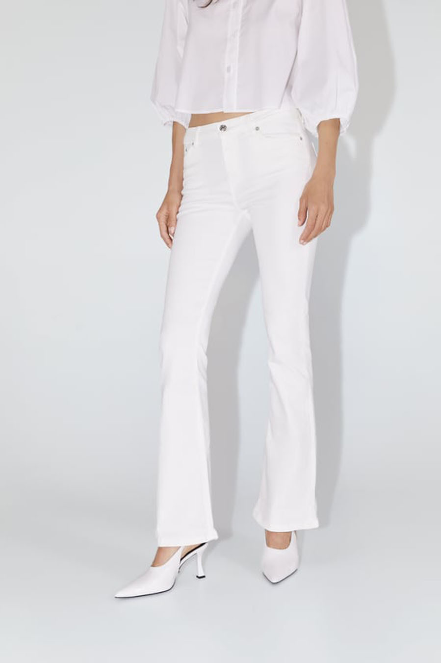 Zara; Massimo Dutti; Inditex: Jeans acampanados en blanco, de Zara | Moda |  EL MUNDO
