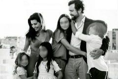 Roco Monasterio y su marido Ivn Espinosa junto a sus cuatro hijos