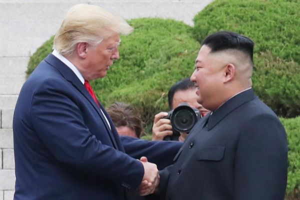 Imagen del encuentro en Corea del Norte entre Trump y Kim Jong Un.