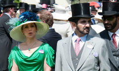 La princesa Haya, junto a su marido, el emir de Dubai, en las carreras de Ascot, en 2010.