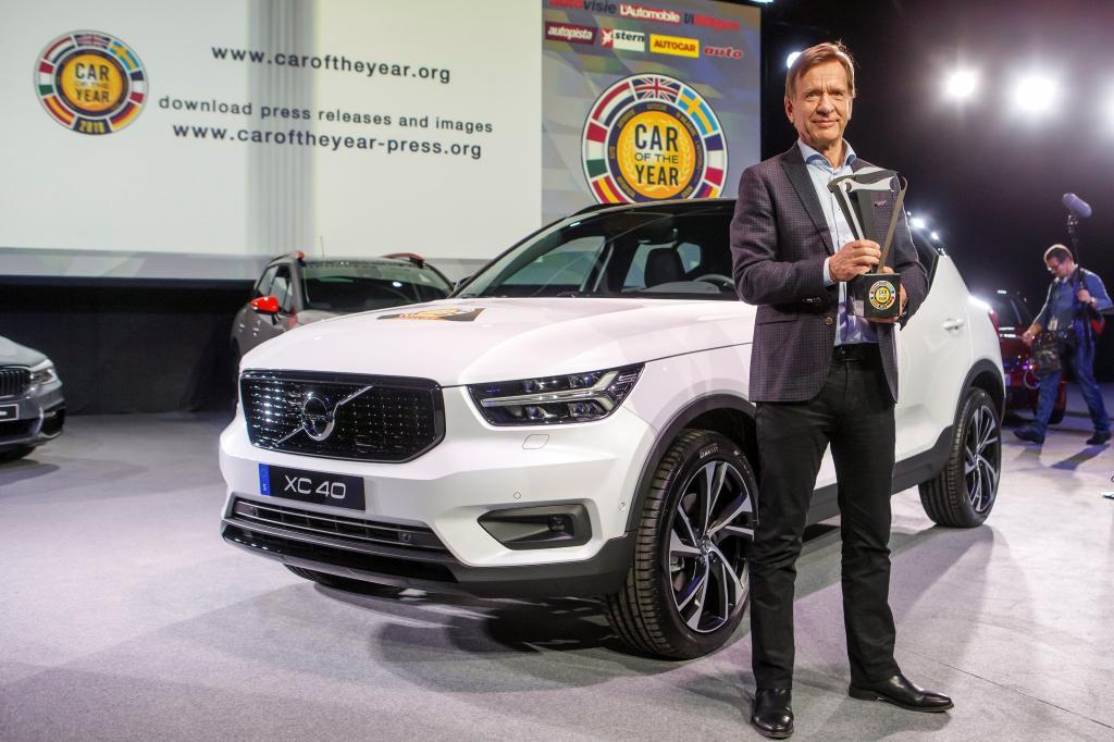 Hakam Samuelsson, consejero delegado de Volvo Car Corporation, junto al Volvo XC40, coche del ao en Europa en 2018.
