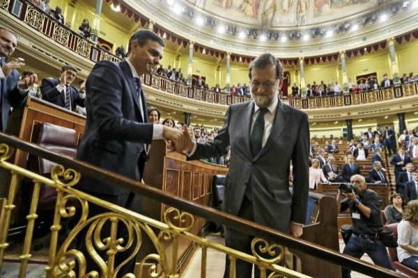 Pedro Snchez y Mariano Rajoy durante la mocin de censura.