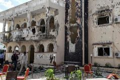Restos del popular hotel Medina en Kismayo tras el ataque.