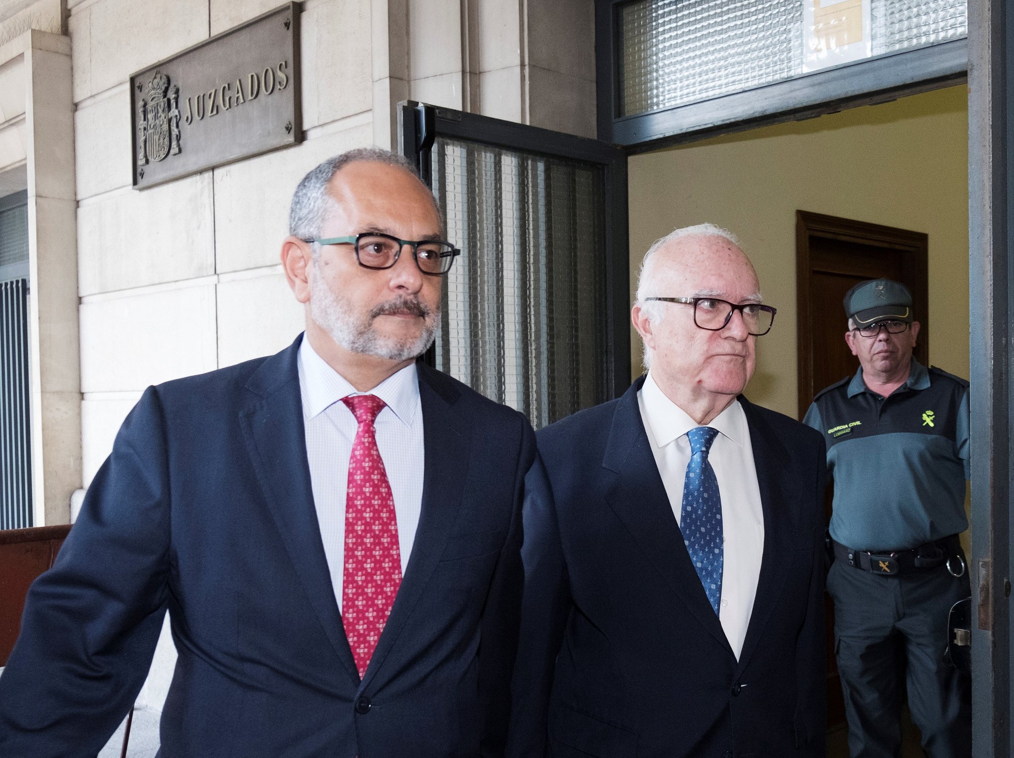 El psiquiatra Javier Criado (derecha) en los juzgados en una imagen de 2017.