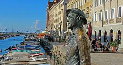 Homenaje de la ciudad al escritor irlands James Joyce.