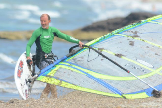 Kyril de Bulgaria practicando windsurf