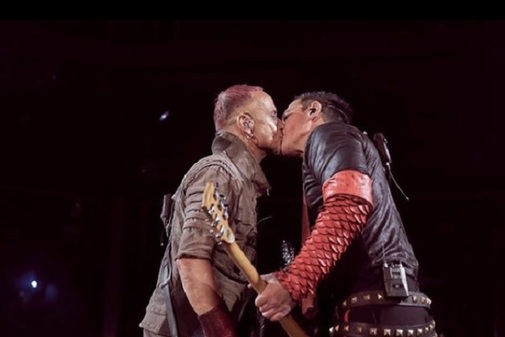 El beso de Paul Landers y Richard Kruspe en un concierto en Rusia