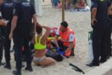 El nio rescatado de morir ahogado en la playa: "Pensaba que no me ibas a sacar porque soy negro"