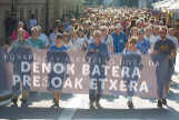 Un millar de personas reclaman en Vitoria el acercamiento de los presos de ETA