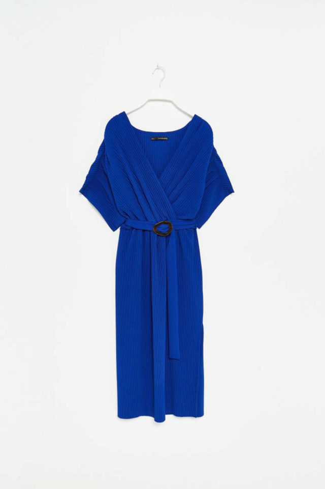 Vestido plisado efecto wrap, de Sfera | Moda | EL MUNDO