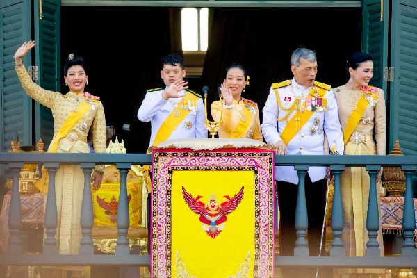 El rey de Tailandia, ahora 'polígamo' | Celebrities