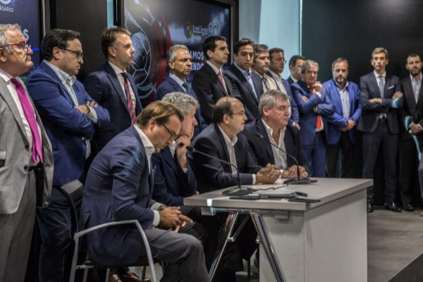Imagen de la reunión de la asamblea de clubes de futbol de La Liga