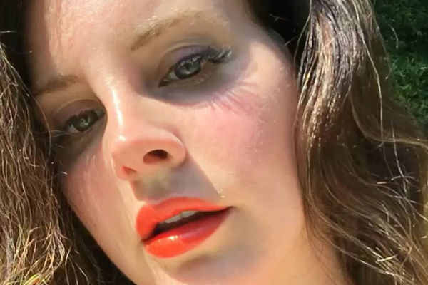 Lana Del Rey ha compartido Looking for America en Instagram, una...