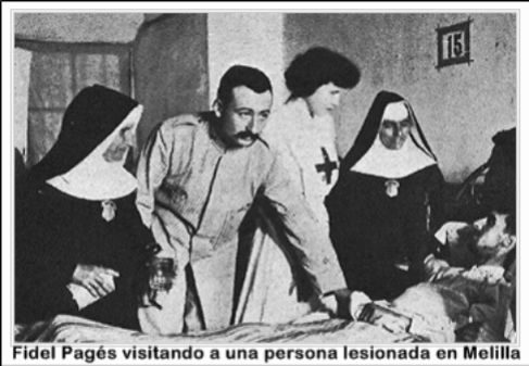 El doctor Fidel Pags visitando a uno de sus pacientes, en 1909.