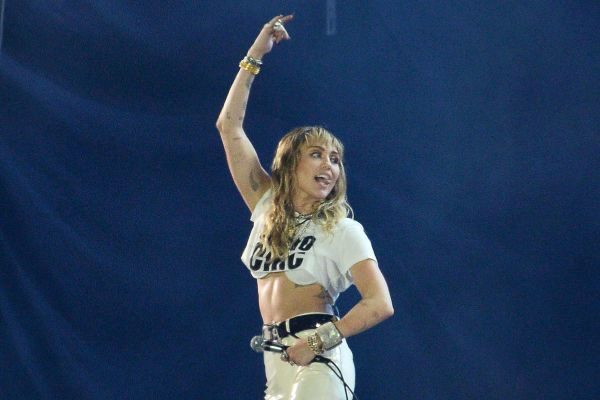 La actriz y cantante Miley Cyrus durante un concierto en Polonia
