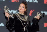 Acusan a Rosala de "apropiacin cultural" por ganar los premios MTV en categora "latina"