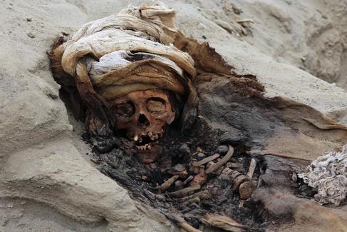 Uno de los restos de los 227 nios descubiertos en Huanchaco.