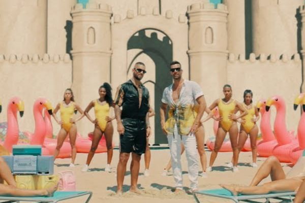 Maluma y Ricky Martin en el vdeo de No Se Me Quita, su nuevo single