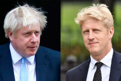 El primer ministro britnico y su hermano, Boris y Jo Johnson, en Londres.