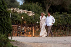 Manuel Valls y Susana Gallardo se preparan para recibir a los invitados a su boda.