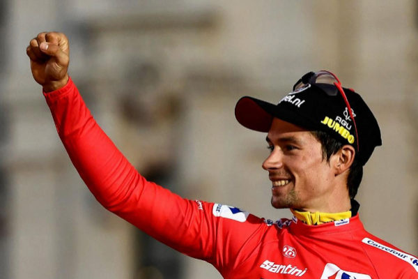 Primoz Roglic celebra la victoria en La Vuelta a Espaa 2019